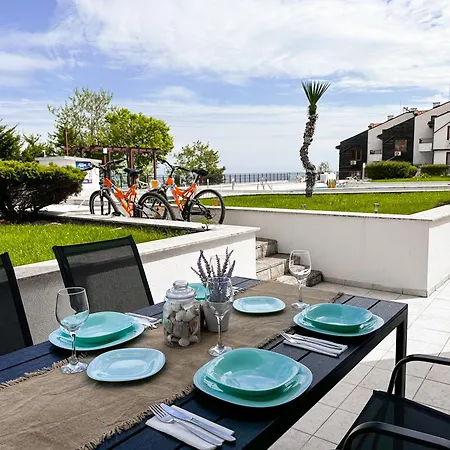 Hotel de apartamente Poolside Paradise